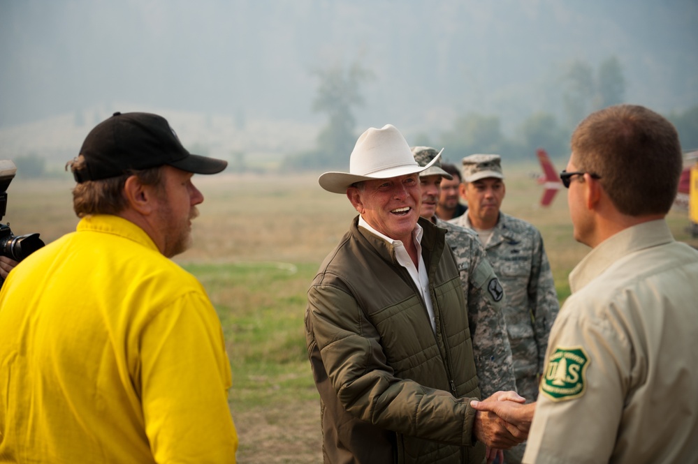 Governor Butch Otter visits Guardsmen