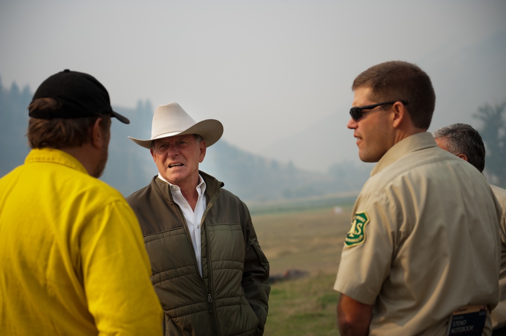 Governor Butch Otter visits Guardsmen