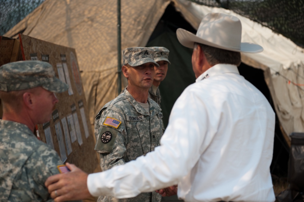 Governor Butch Otter visits Guardsmen