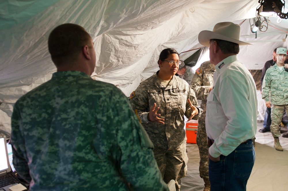 Governor Butch Otter visits Guardsmen