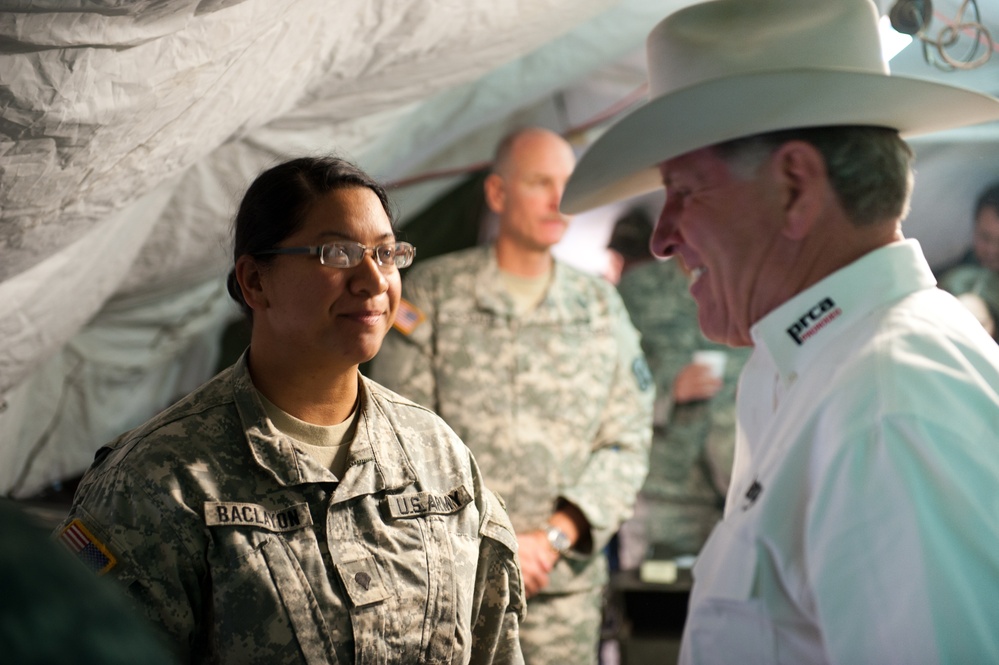 Governor Butch Otter visits Guardsmen