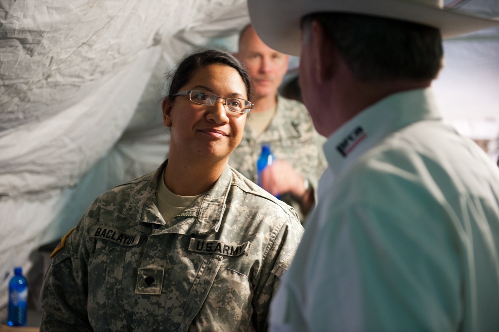 Governor Butch Otter visits Guardsmen