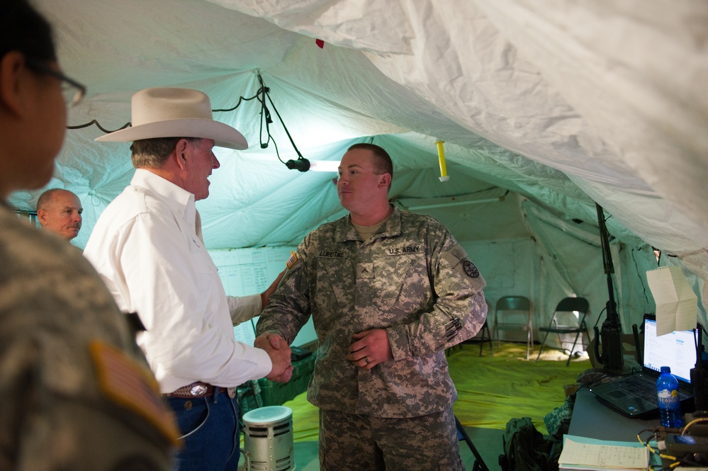 Governor Butch Otter visits Guardsmen