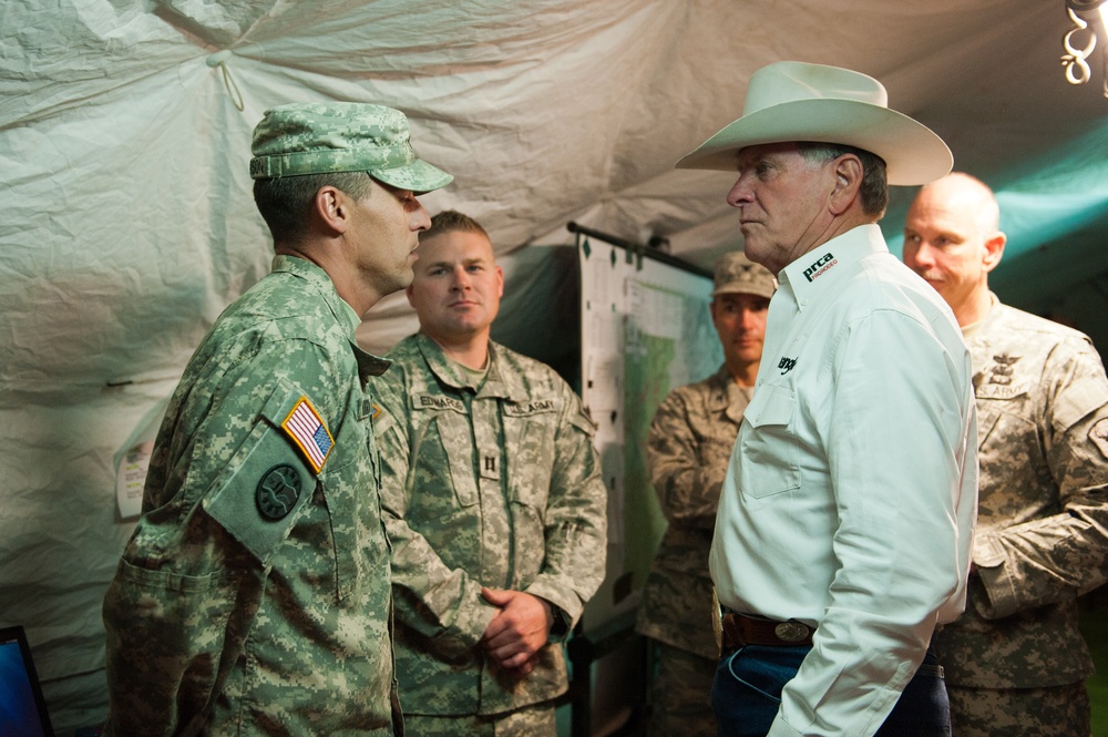 Governor Butch Otter visits Guardsmen