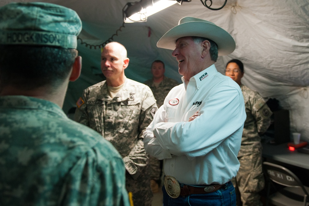 Governor Butch Otter visits Guardsmen