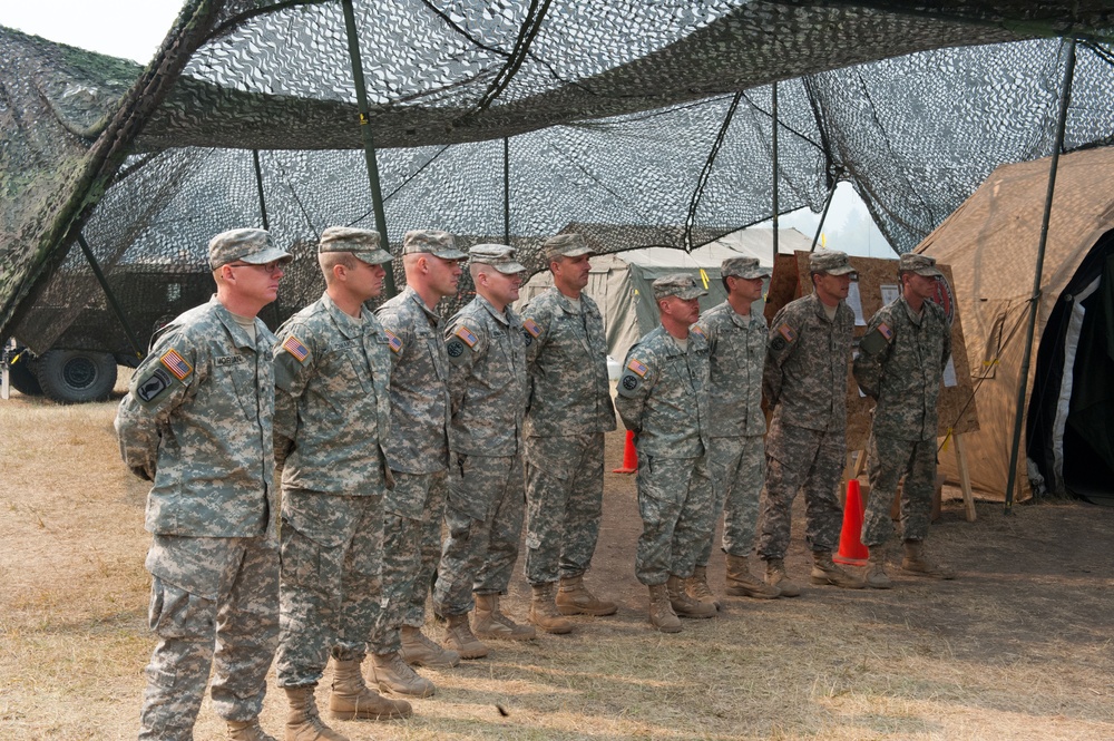 Governor Butch Otter visits Guardsmen