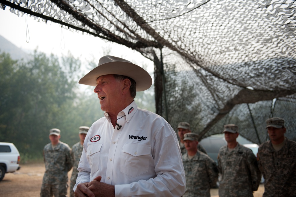 Governor Butch Otter visits Guardsmen