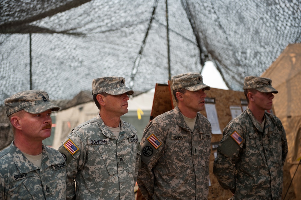 Governor Butch Otter visits Guardsmen