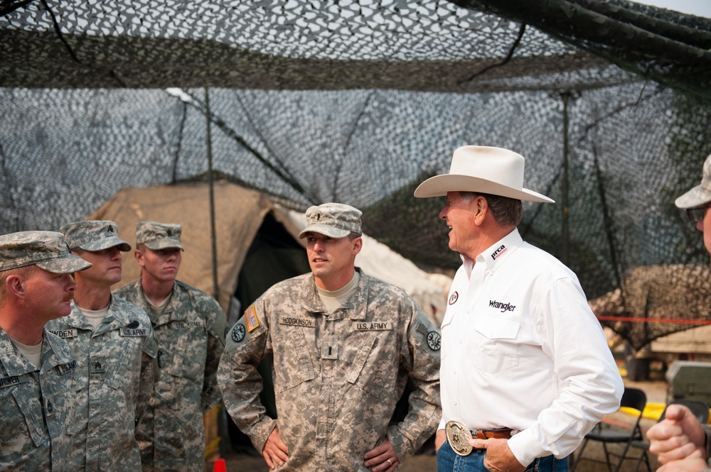 Governor Butch Otter visits Guardsmen