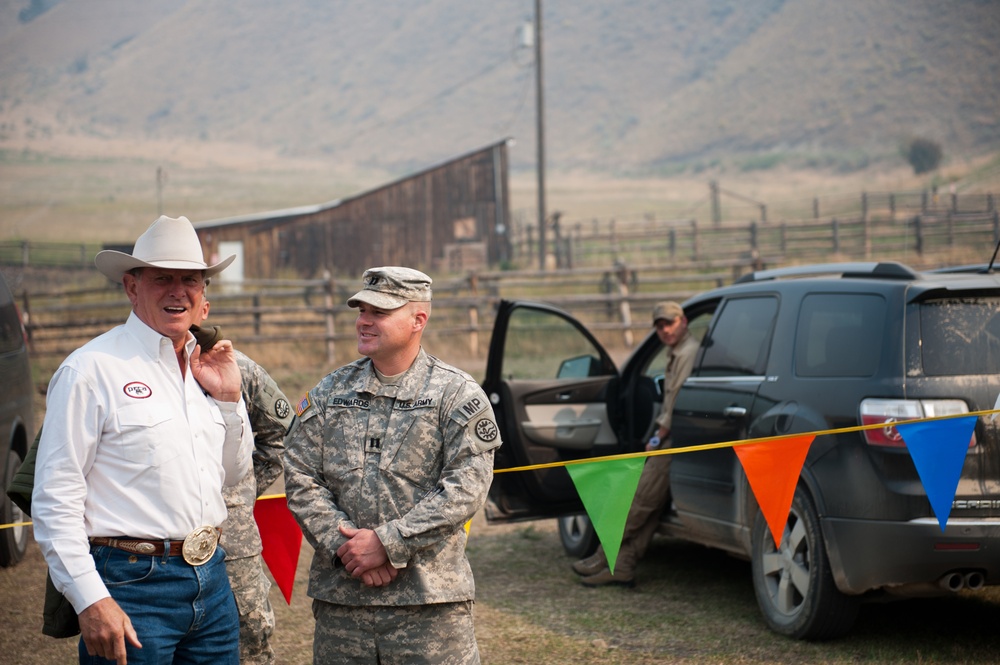 Governor Butch Otter visits Guardsmen