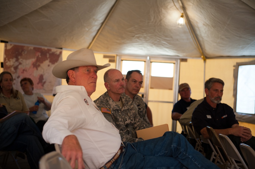 Governor Butch Otter visits Guardsmen