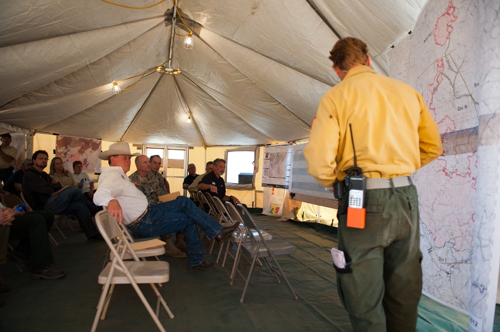 Governor Butch Otter visits Guardsmen