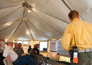 Governor Butch Otter visits Guardsmen
