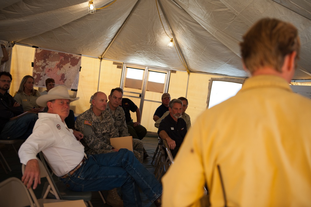 Governor Butch Otter visits Guardsmen