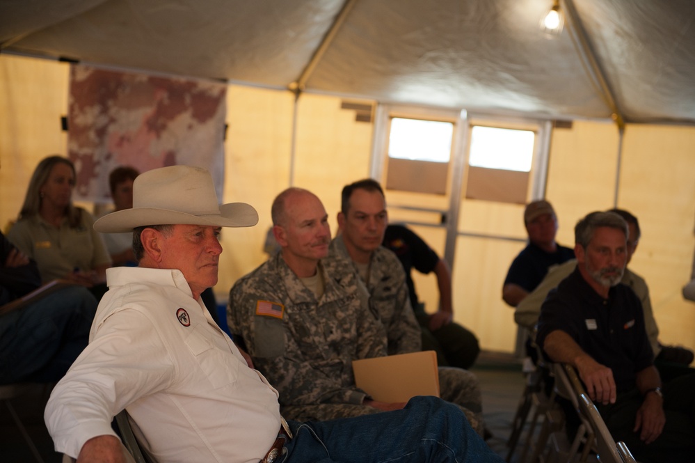 Governor Butch Otter visits Guardsmen