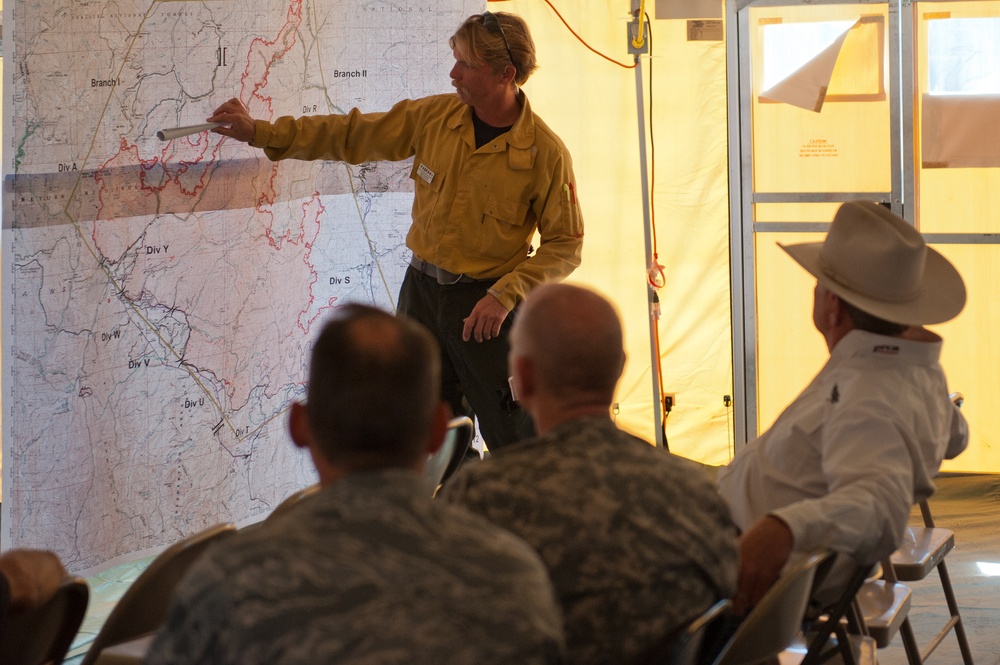 Governor Butch Otter visits Guardsmen