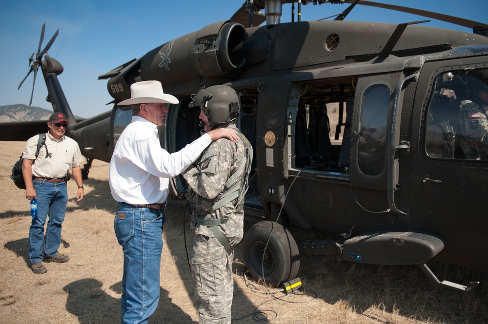 Governor Butch Otter visits Guardsmen