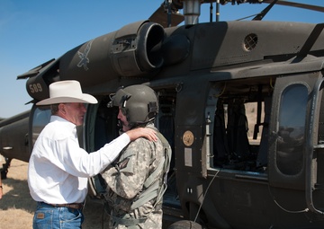 Governor Butch Otter visits Guardsmen