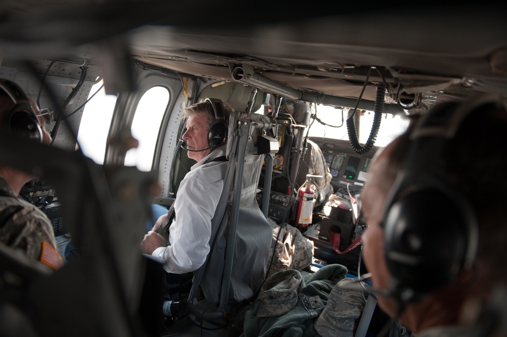 Governor Butch Otter visits Guardsmen