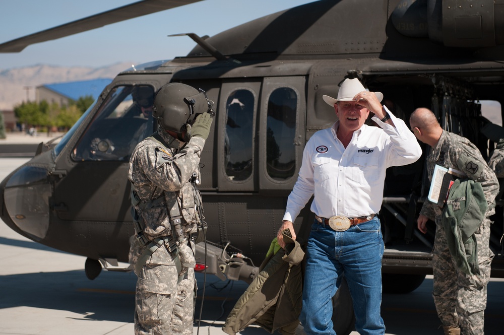 Governor Butch Otter visits Guardsmen