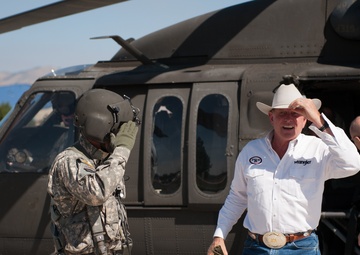 Governor Butch Otter visits Guardsmen