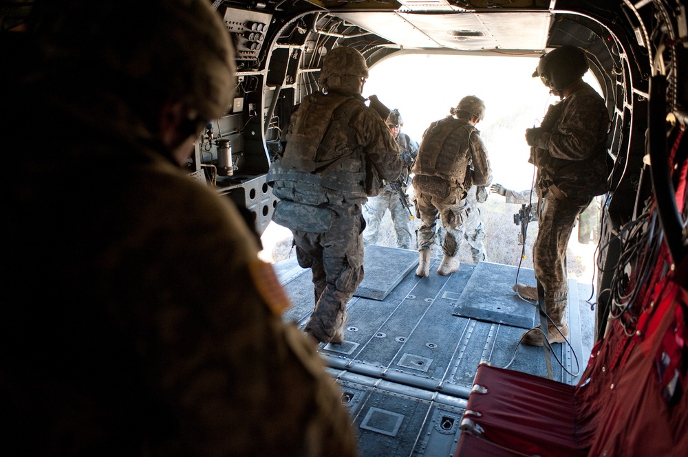 Division West trains Calif. Army National Guard aviators