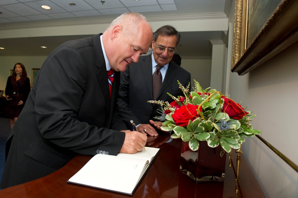 Hungarian Minister of Defense arrives at Pentagon