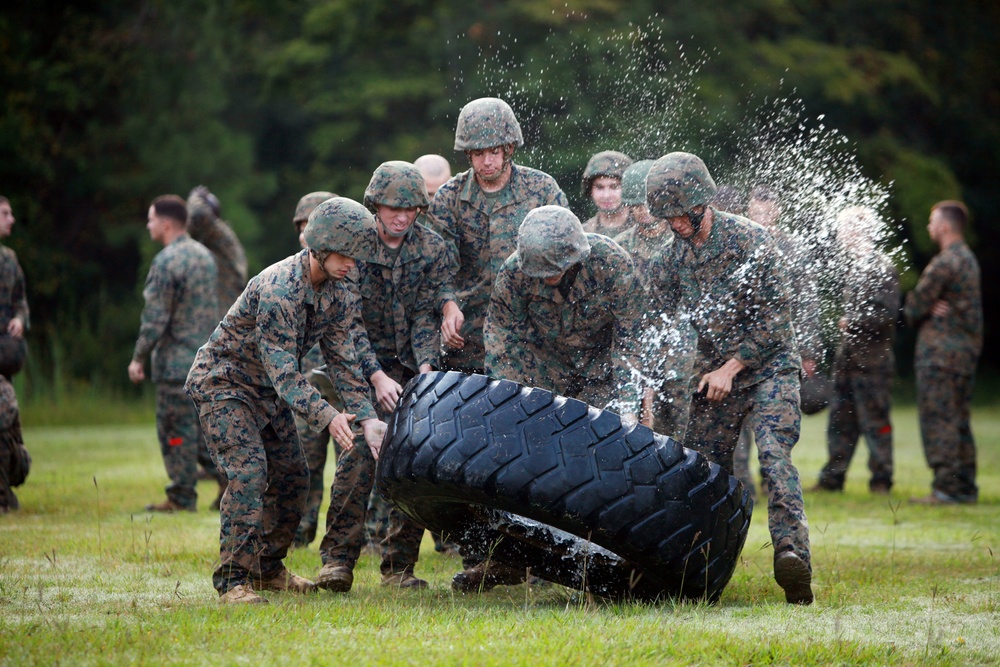 Teamwork pushes Landing Support Company through Endurance Course