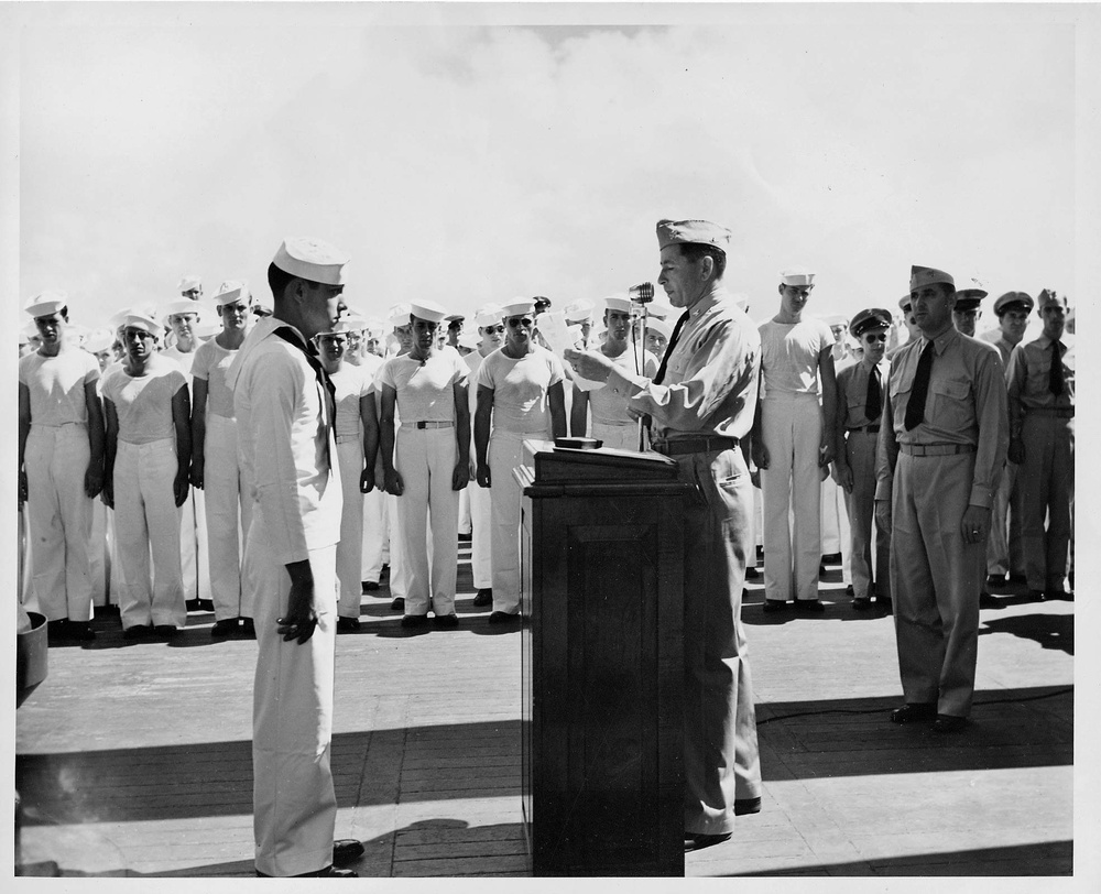 Marine Pilot Presents Award to WWII Veteran after 68 Years