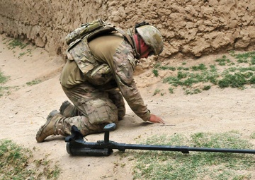 Australian engineers step out into danger