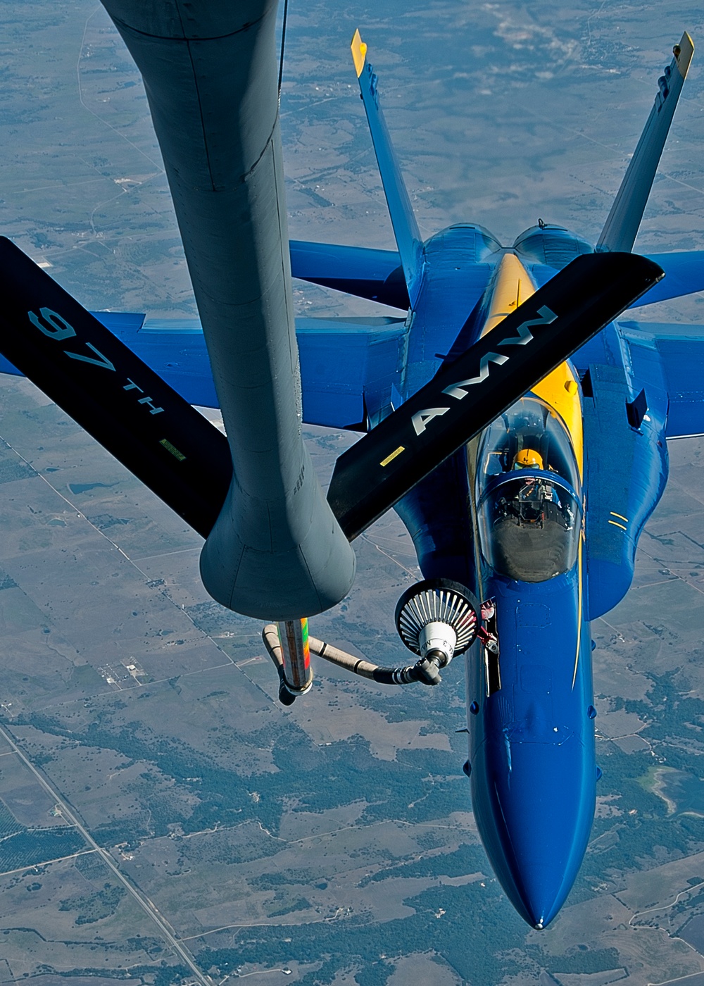 Altus AFB refuels Navy Blue Angels