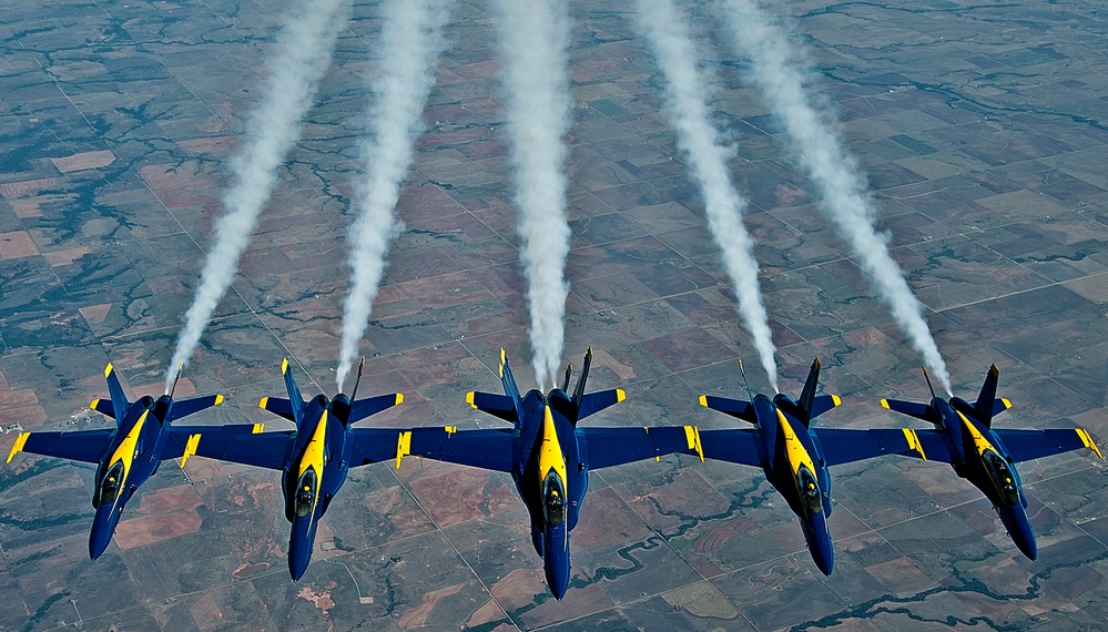 Altus AFB refuels Navy Blue Angels