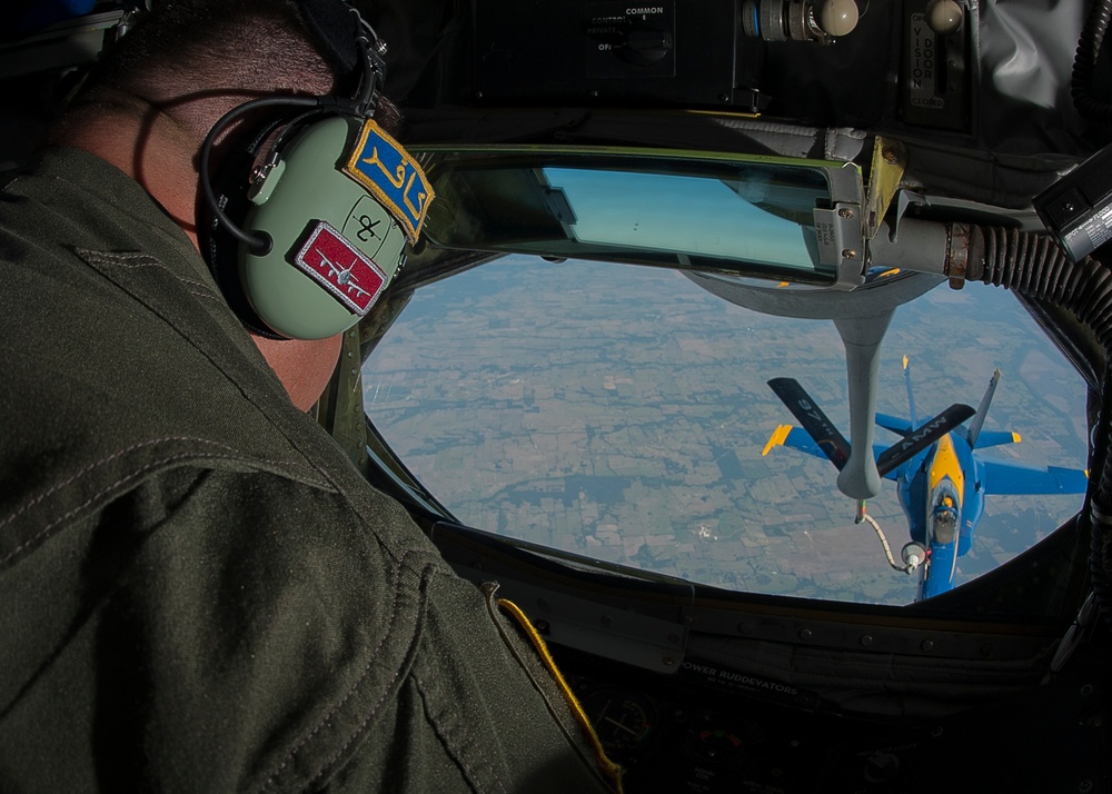 Altus AFB refuels Navy Blue Angels