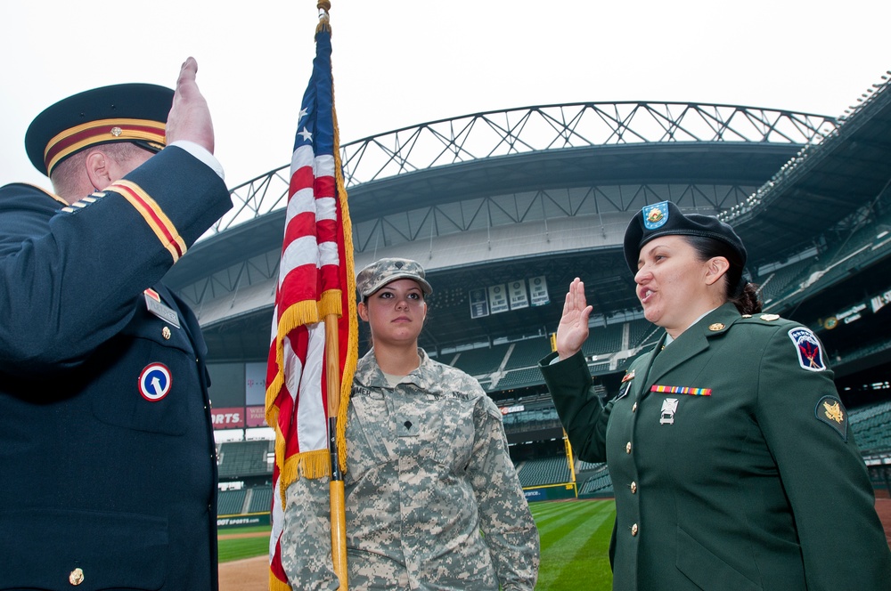 Soldier re-ups at Mariners’ home plate