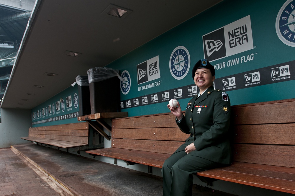 Soldier re-ups at Mariners’ home plate