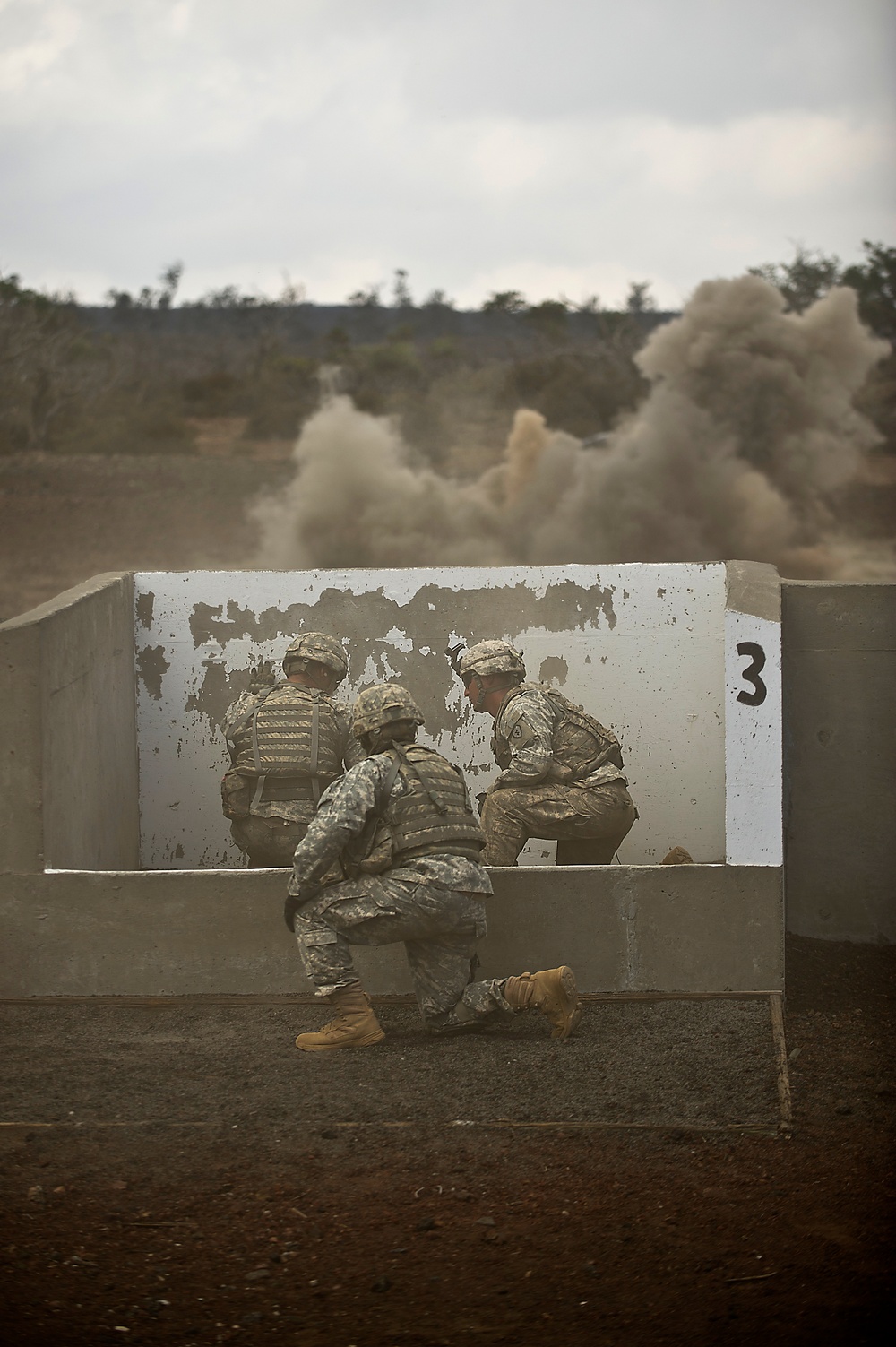 1-21 soldiers train with M67 hand grenades