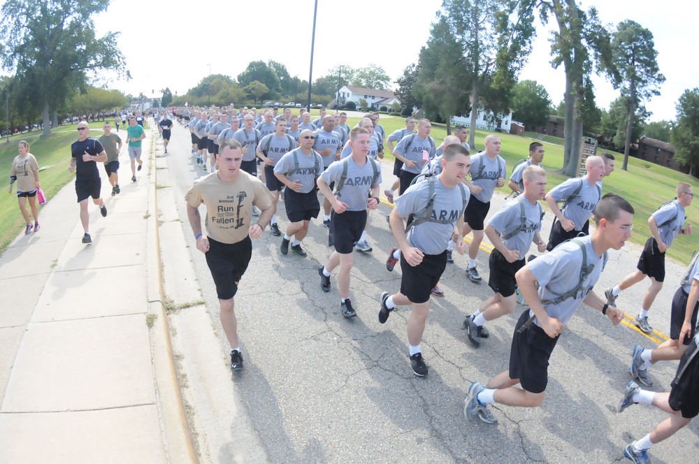 Running to remember: 2,500 Fort Lee community leaders honor fallen