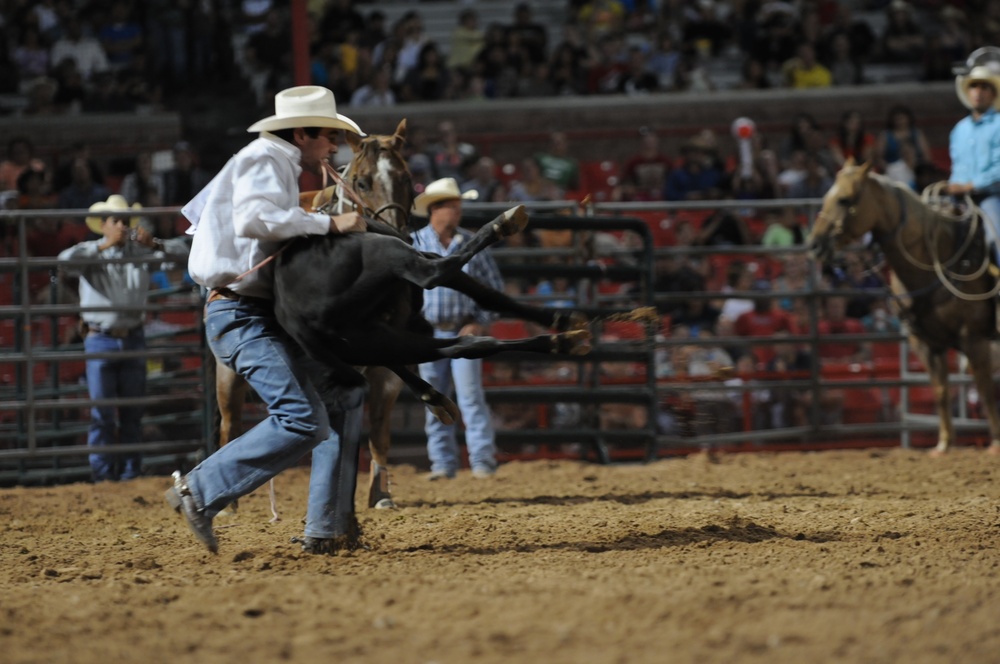 Service members enjoy Rodeo Night