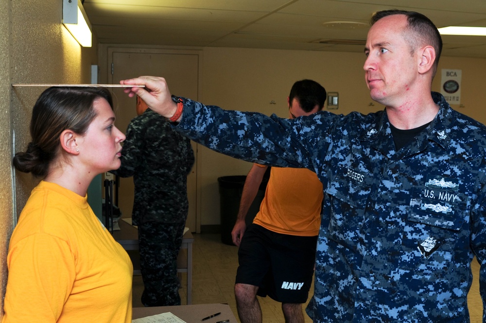 USS Ronald Reagan sailor measured for physical readiness test