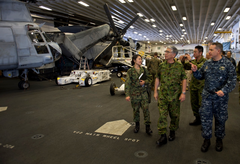 USS Bonhomme Richard tour