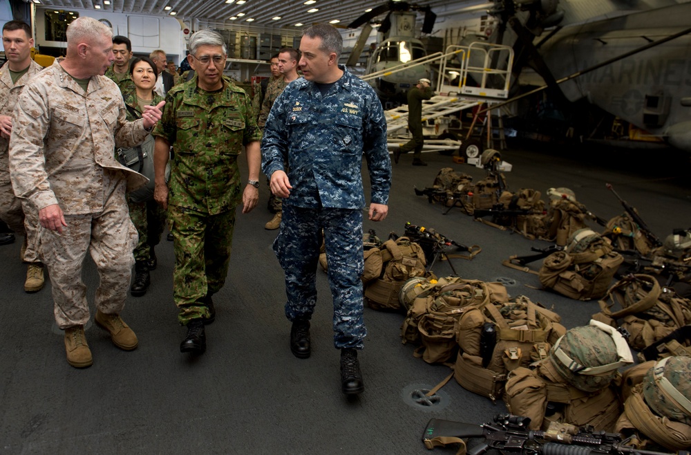 USS Bonhomme Richard tour