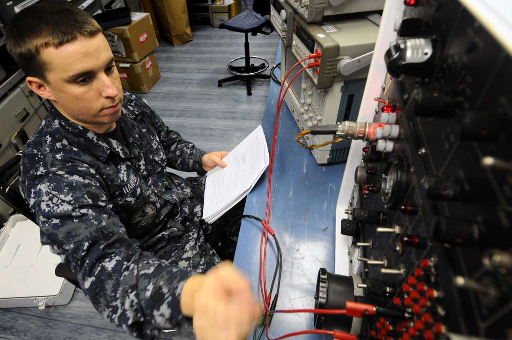 USS George HW Bush conducts carrier qualifications in Atlantic Ocean