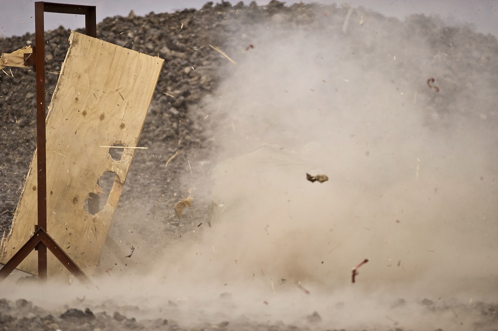 1-21 soldiers practice door breaching techniques with 66th Engineer Co.