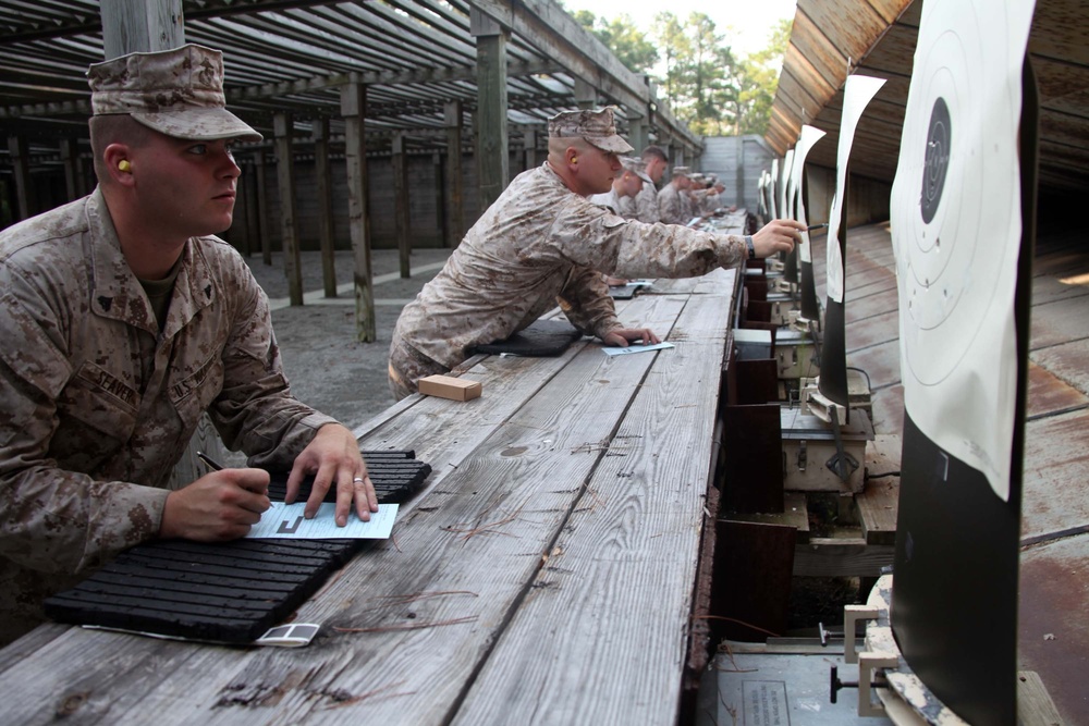 22nd MEU qualifies on the pistol range