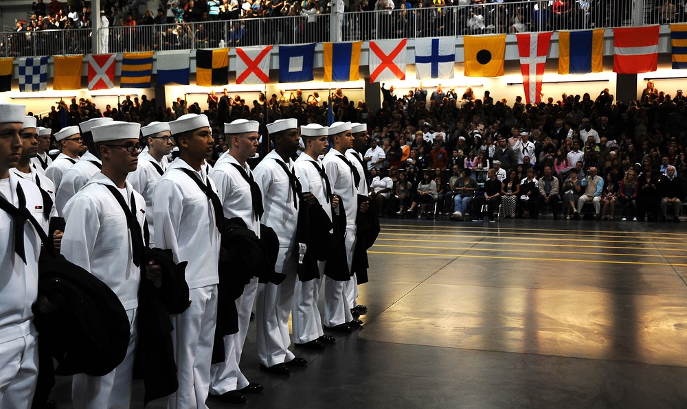 Sailors graduate from Recruit Training Command