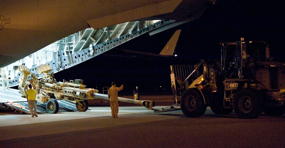 C-17 Globemaster III offload