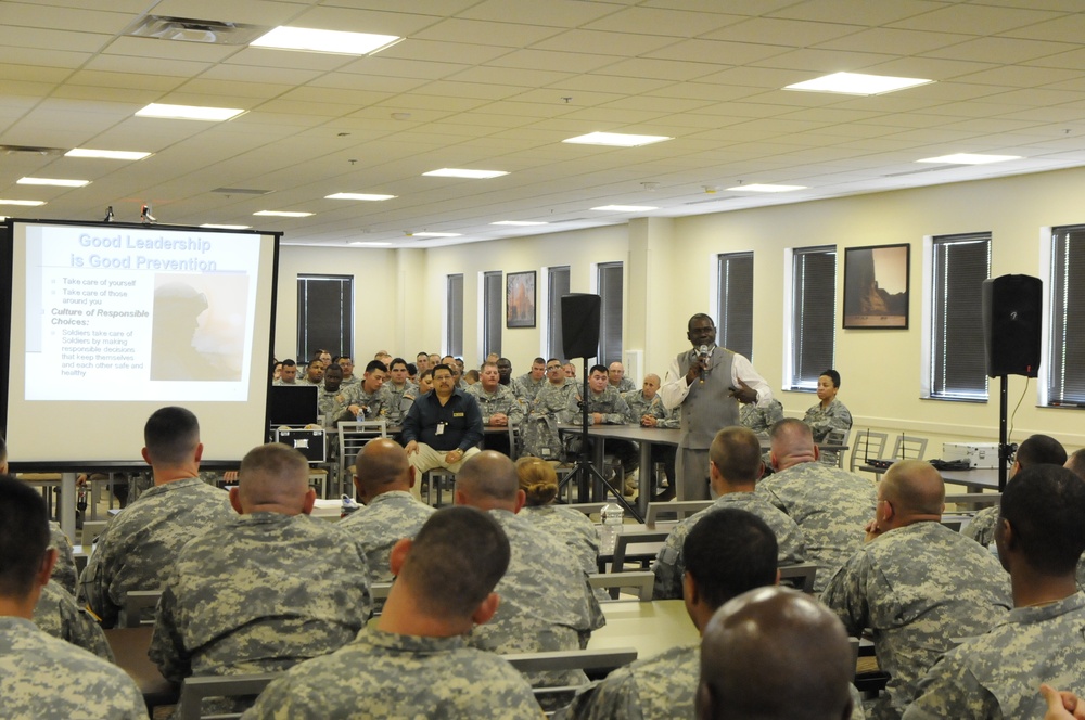 Fort Bliss soldiers receive suicide prevention training