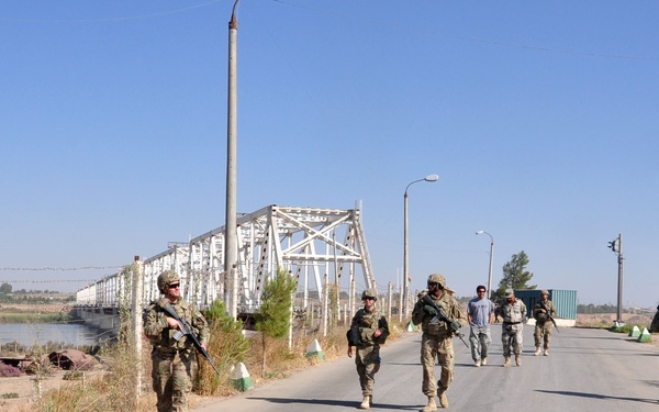 Sustainers use interrogator to track cargo at Afghan-Uzbek border