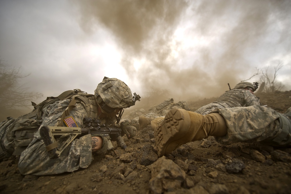 Hawaii's Stryker Brigade soldiers conduct realistic combined live fire exercise