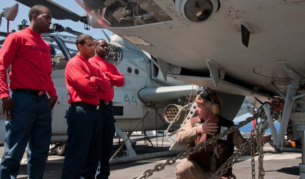 Peleliu conducts integrated flight deck training